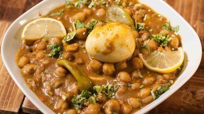 ALI LAHORI CHANNY & HALWA PURI ( BY SHAKEEL LAHORI )