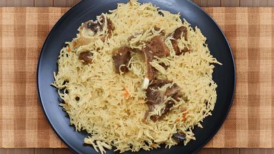 Classic Burger & Yakhni Pulao
