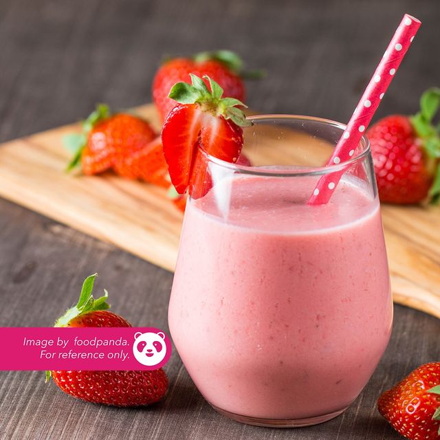 Fresh Strawberry Smoothie at Yara, Islamabad