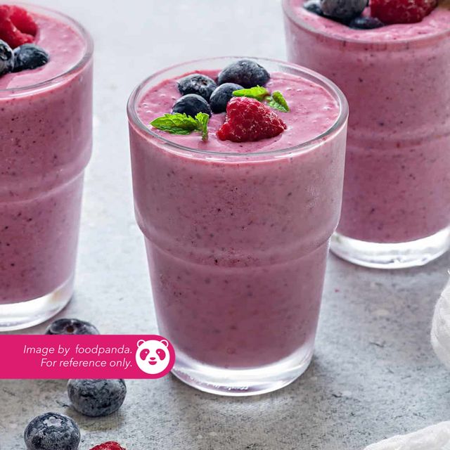 Mixed Berry Smoothie at Yara, Islamabad