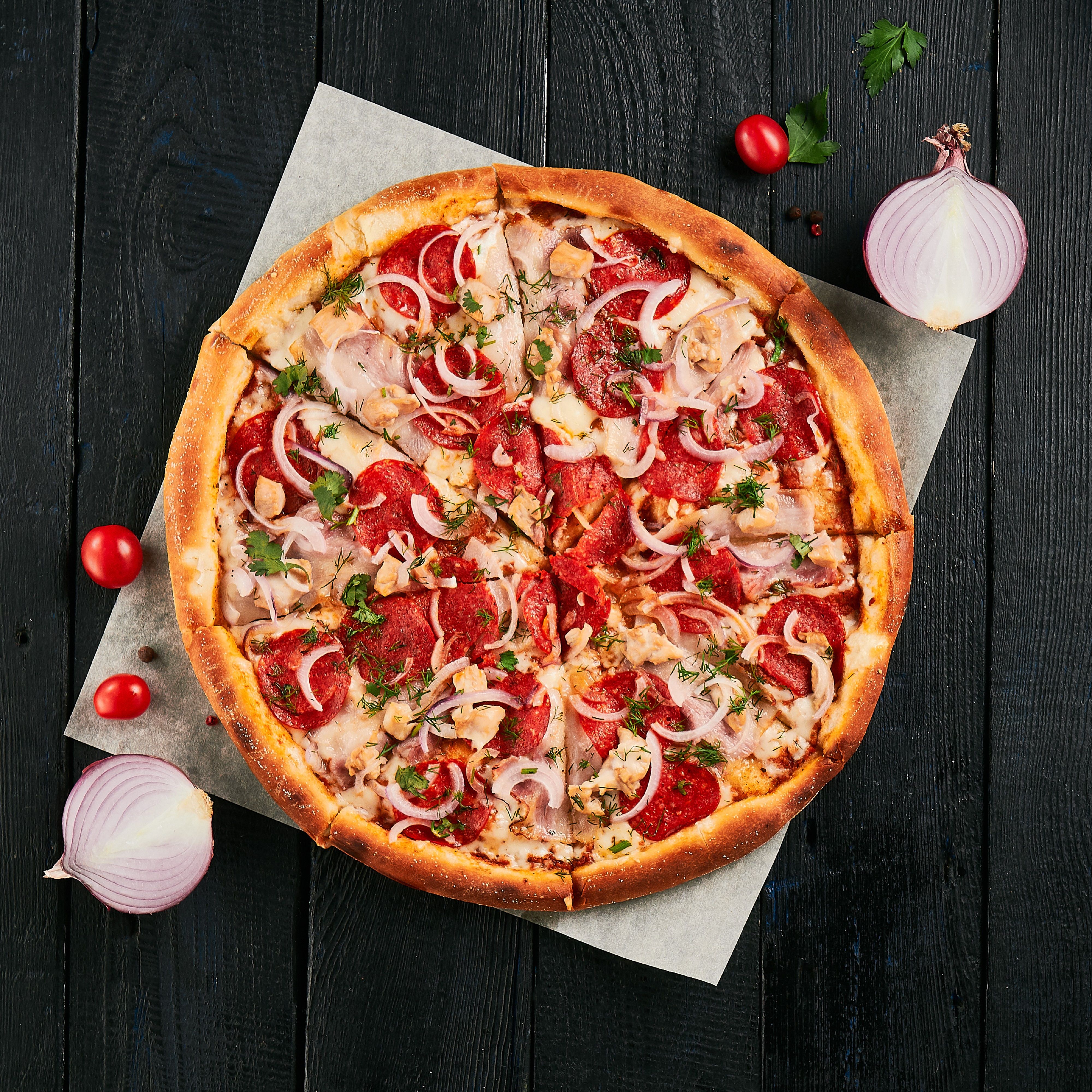 Доставка пиццы челябинск. Роял пицца. Royal pizza Екатеринбург. Роял пицца Челябинск. Альфредо Роял пицца.