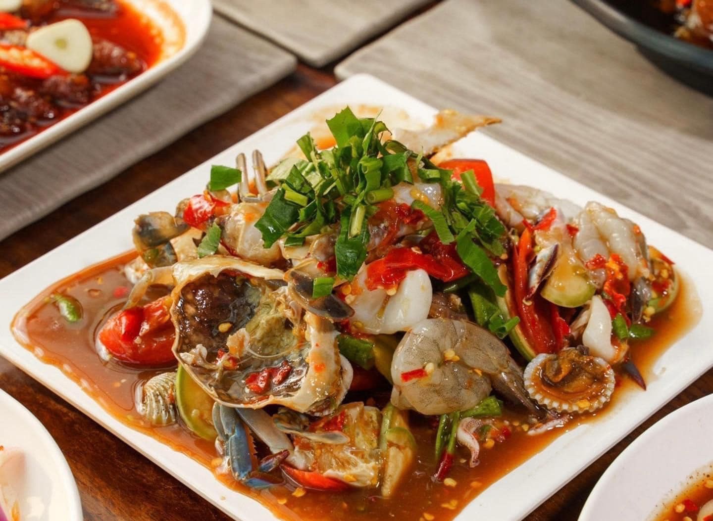 Long Dong Yum Talaydong Yum (Ratchaphruek) delivery near you in