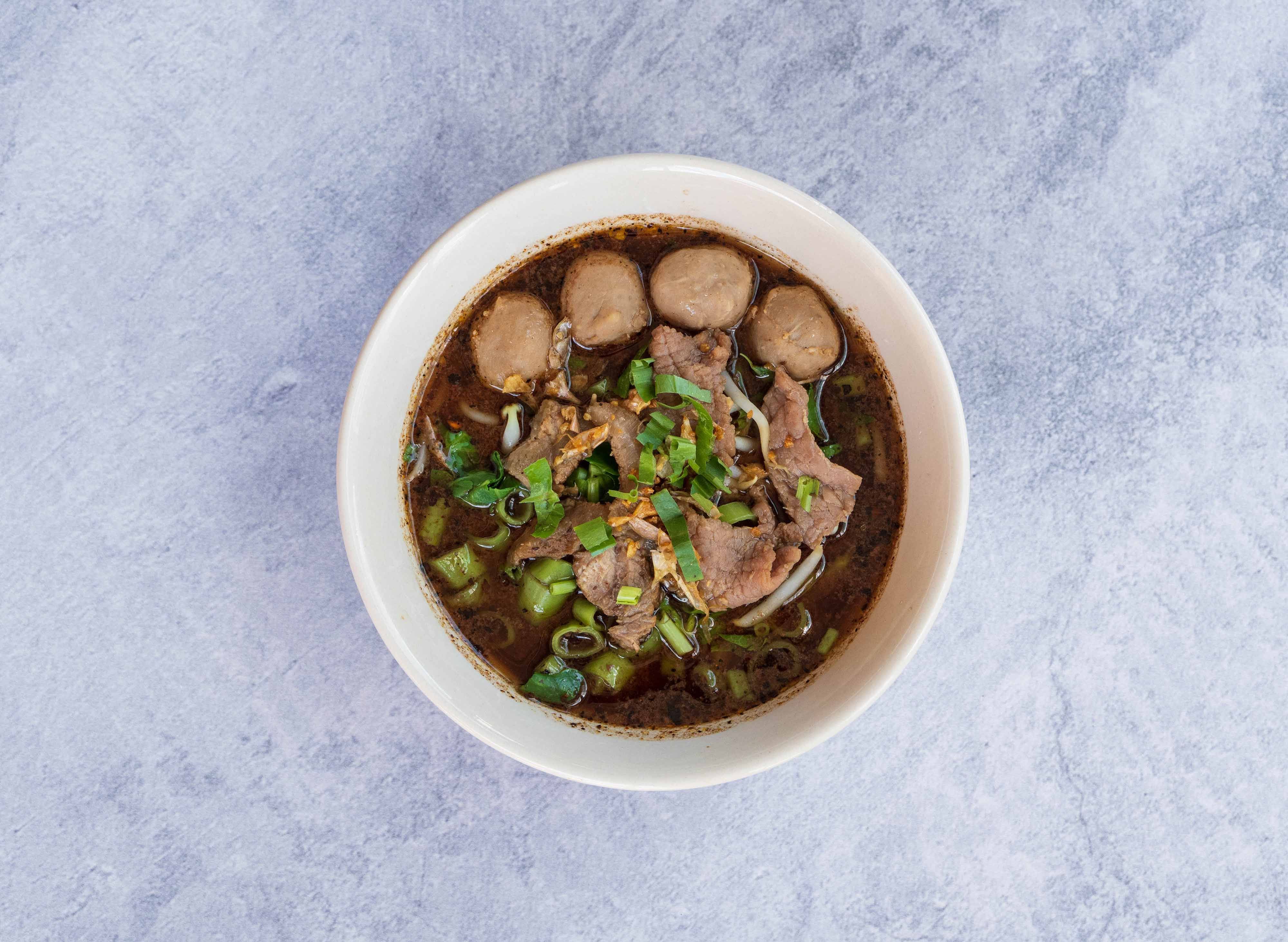 สั่งอาอีซะห์ ก๋วยเตี๋ยวเนื้อตุ๋น ไก่ตุ๋นใกล้บ้านคุณในRayong foodpanda