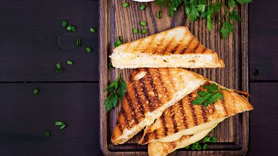Aygül Tost & Sandwich