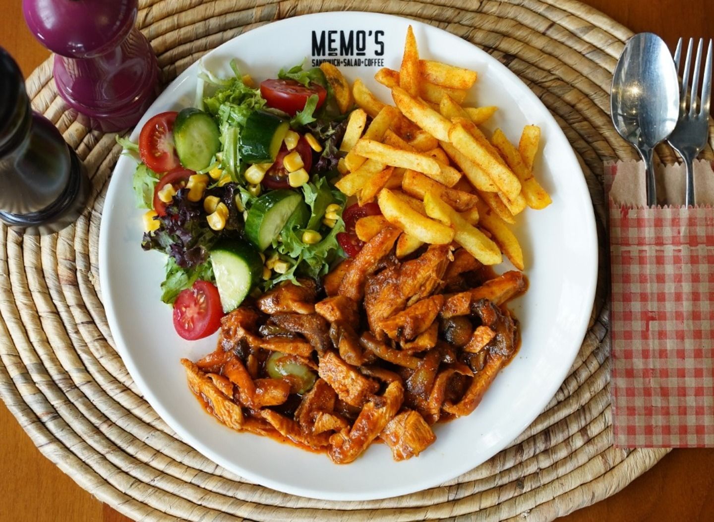 Memo's Cafe vendor logo
