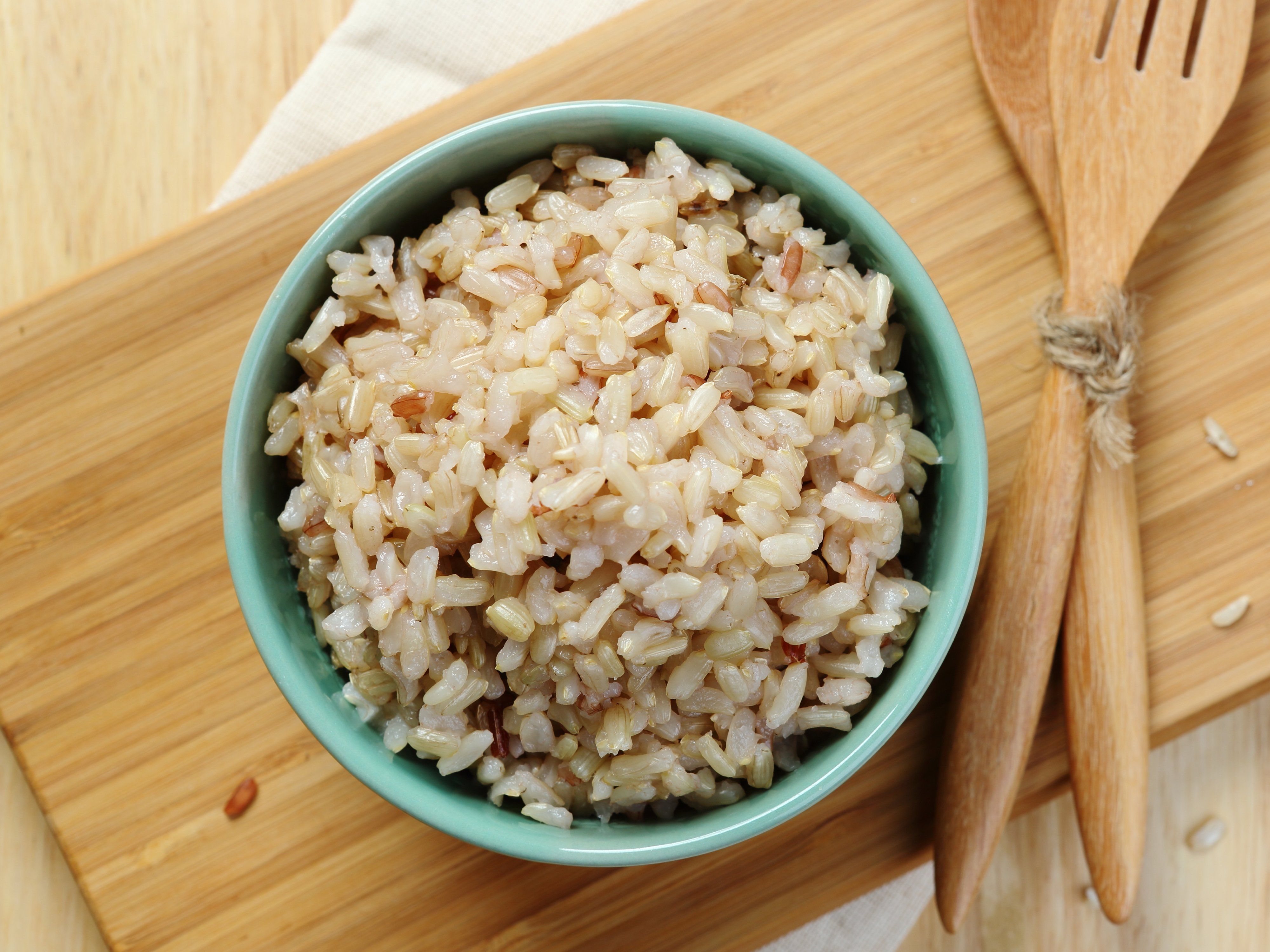 бурый рис с овощами. бурый рис. приготовление бурого риса на гарнир. Brown rice. приготовление бурого риса на гарнир.