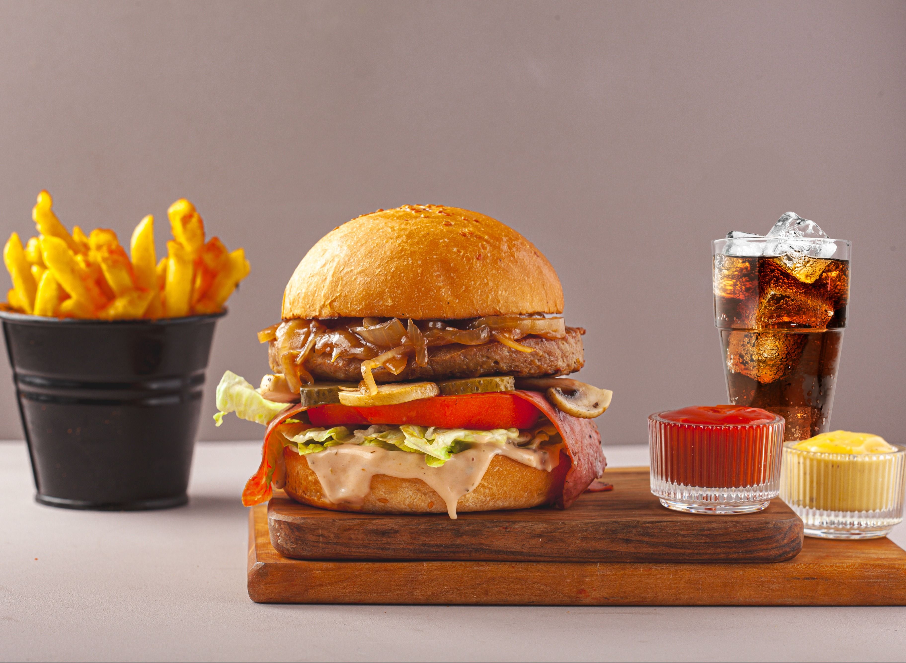 Queen's Burger vendor logo