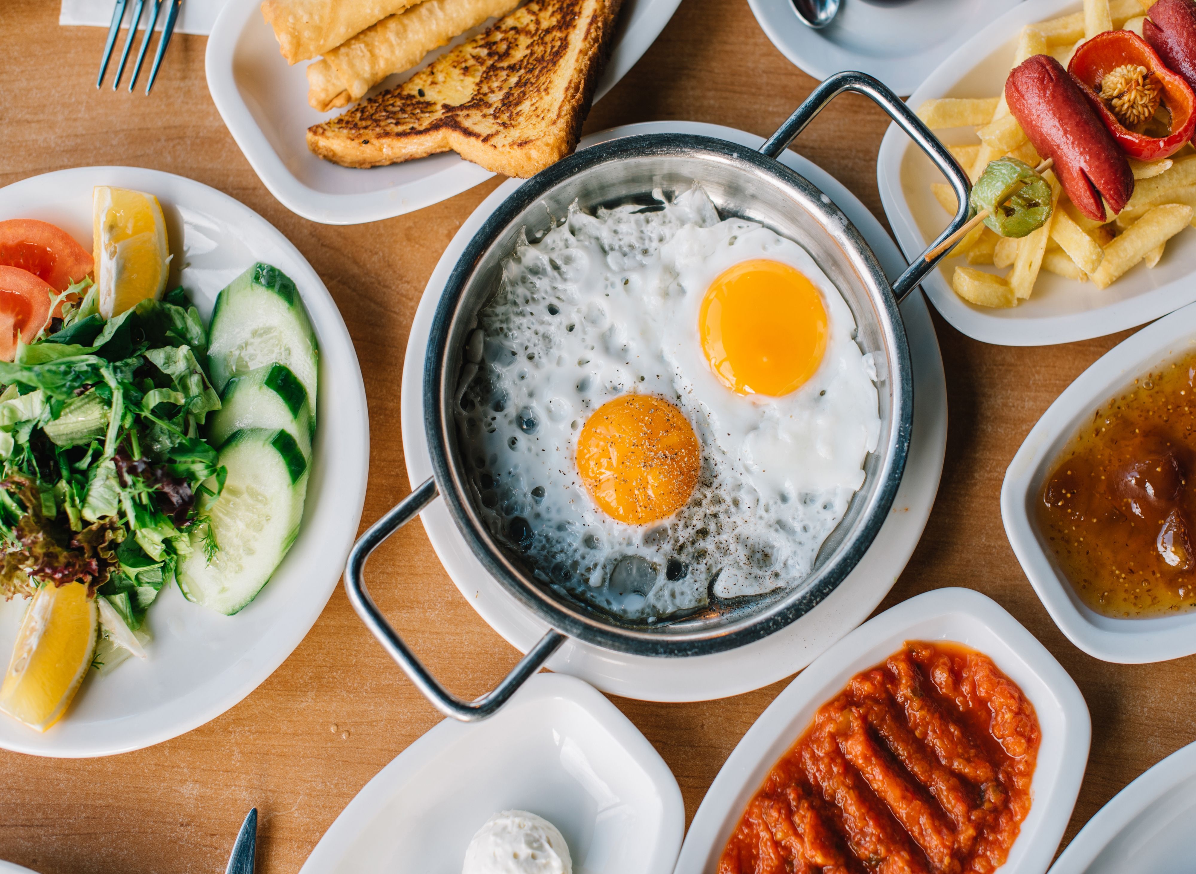 Завтраки сириус. Сириус завтрак. Завтрак стол солнце и поле. Istanbul Kahvalti. Istanbul food.