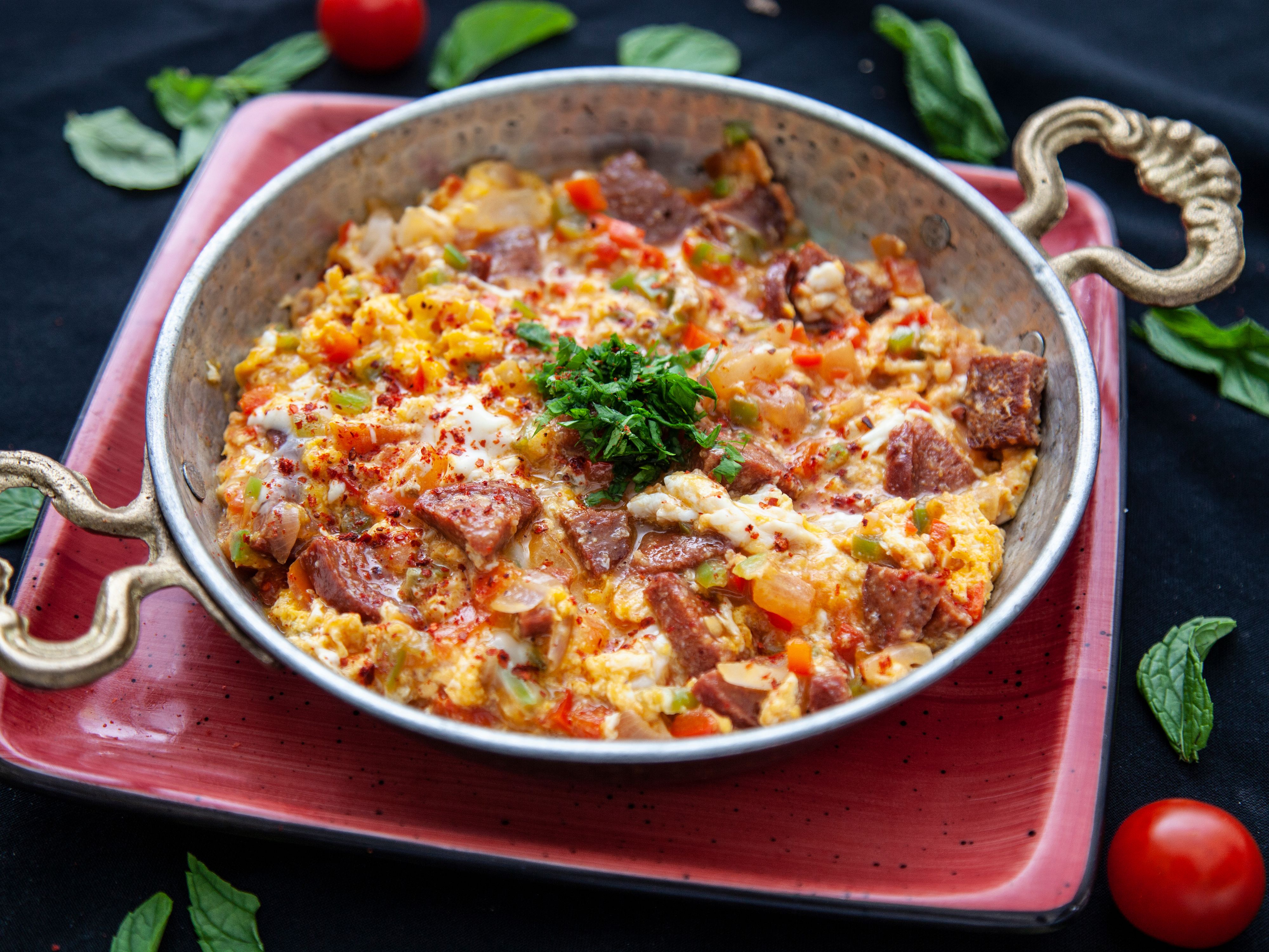 Менемен. Турецкий Мелемен. Menemen. Менемен (Menemen). Турецкое блюдо Менемен.