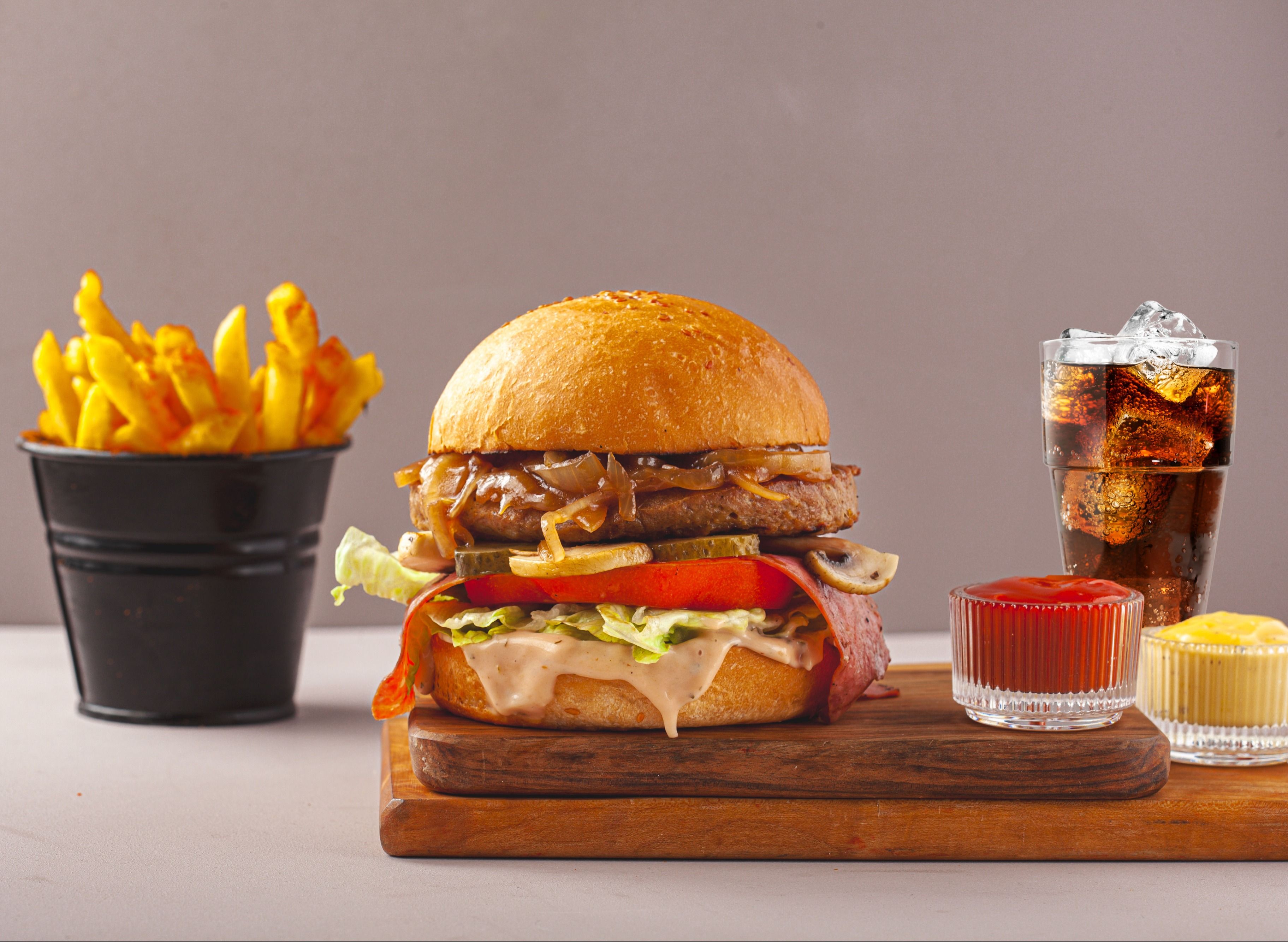 Queen’s Burger vendor logo