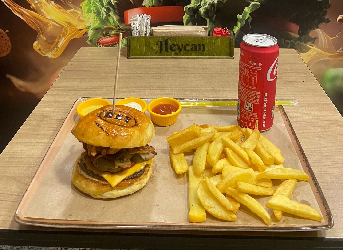 Heycan Burger vendor logo