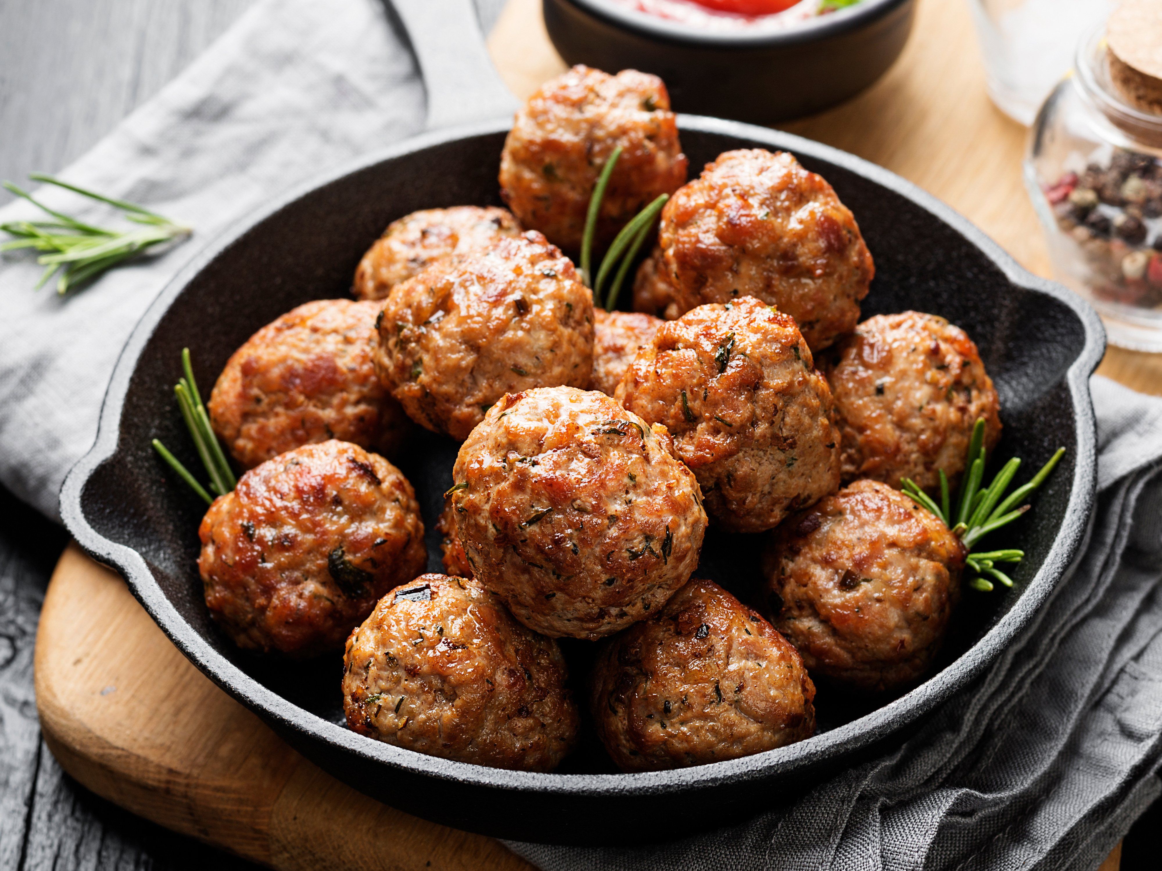 Как сделать фрикадельки. Ikea Meatballs. Тефтели фото 1280х720.