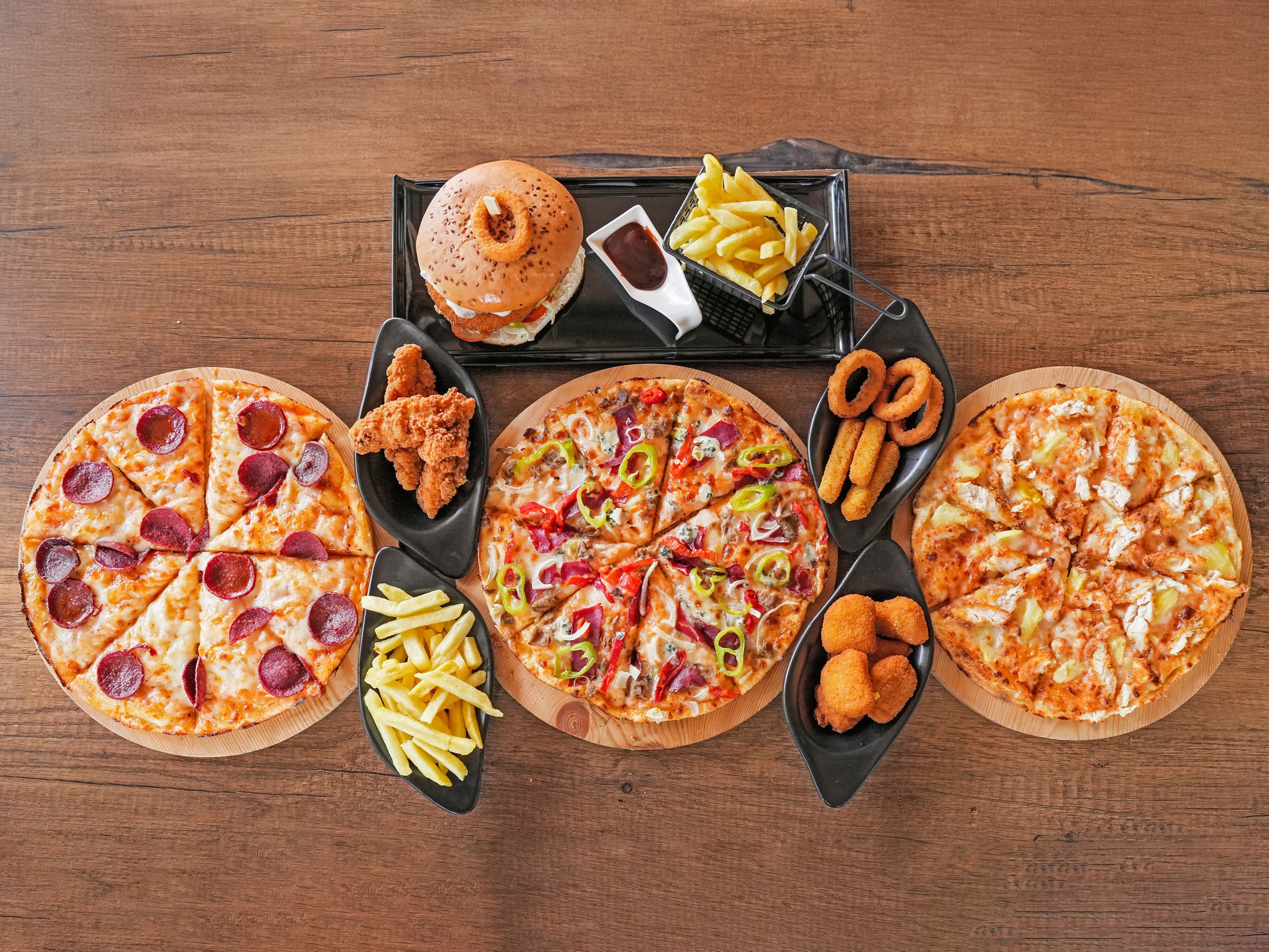 Social XL Pizza & Burger vendor logo