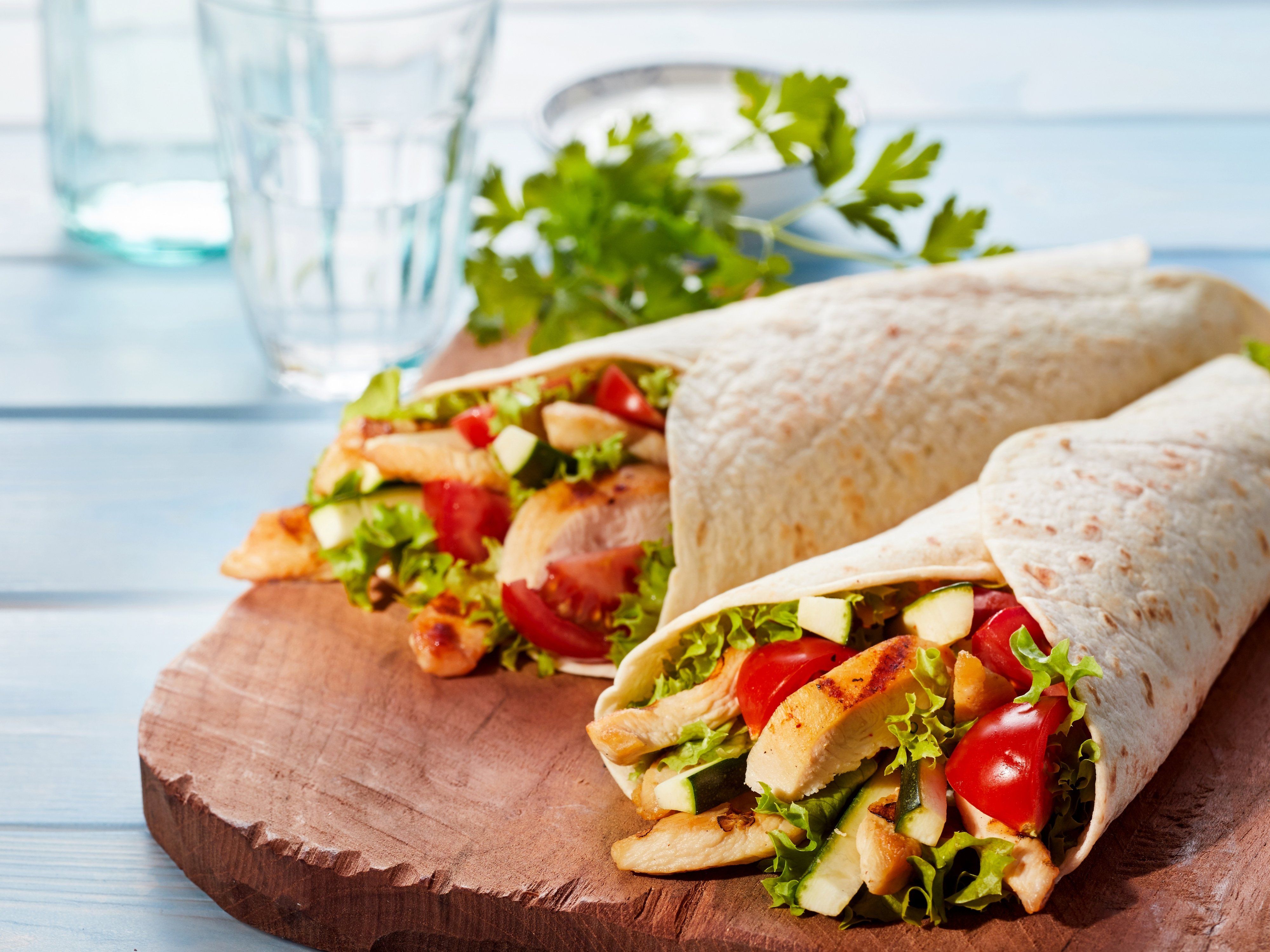 Package wrapper. Wrap up a present. Package wrapper. Browse wrap. Упаковать подарок в газету.