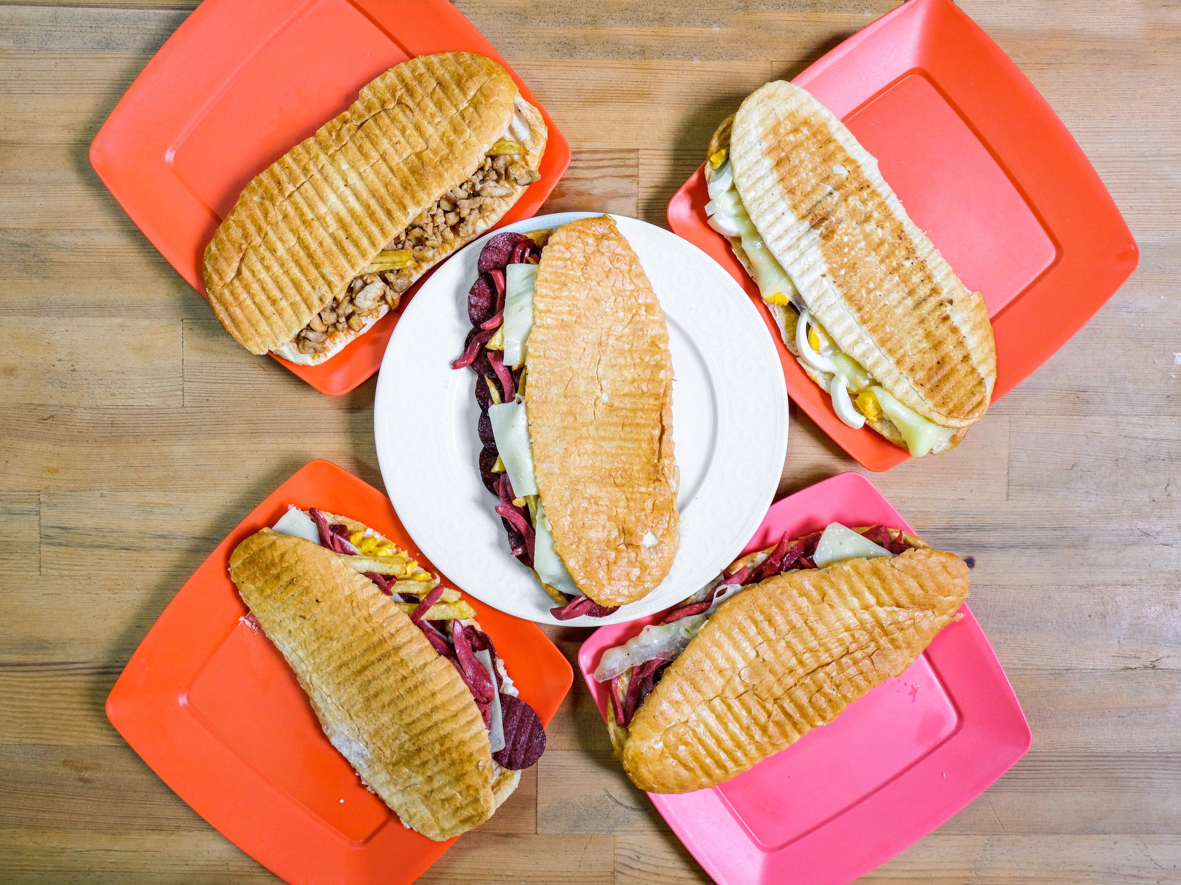 Kardeşler Tost vendor logo