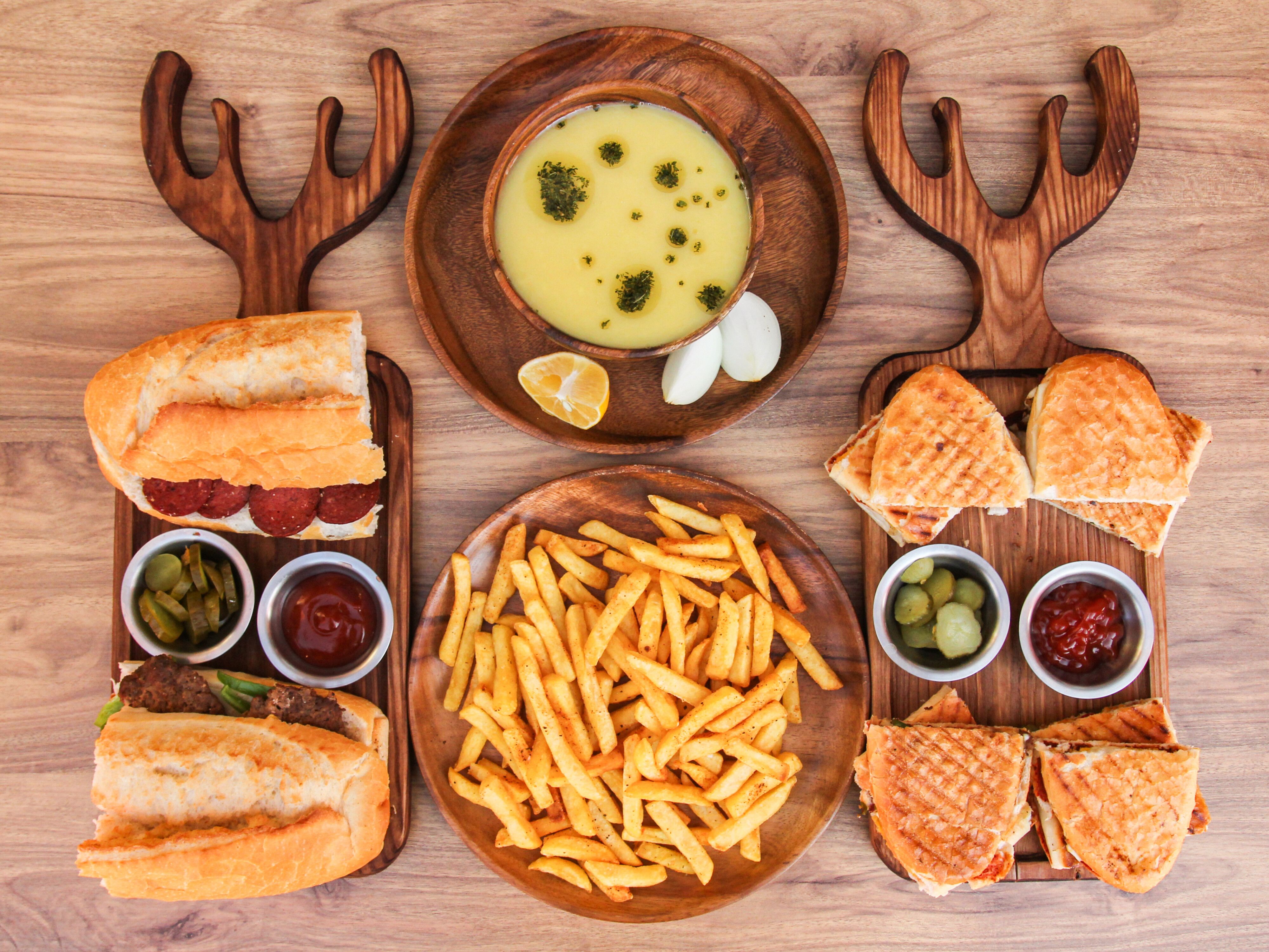 Sarı'nın Yeri Tost & Köfte vendor logo
