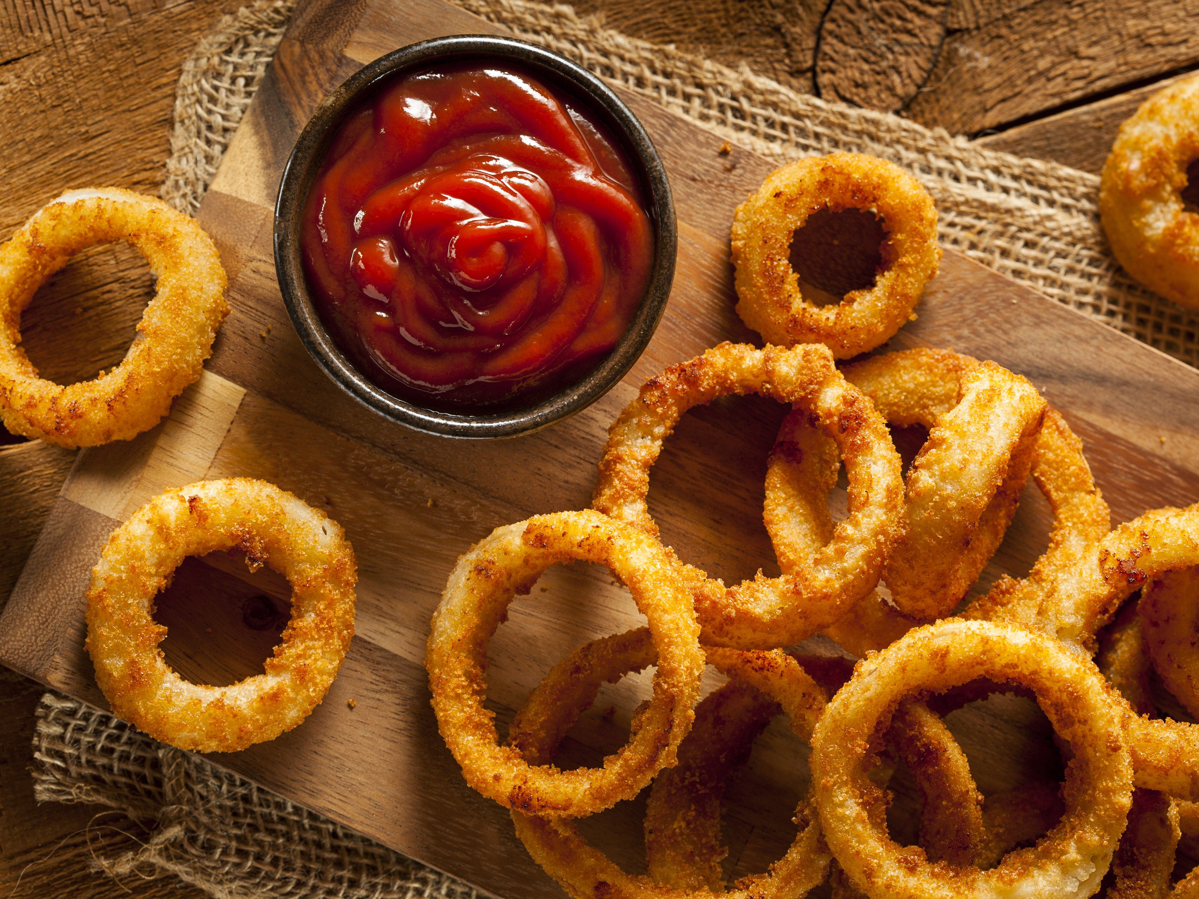 Луковые кольца рецепт. Луковые Колечки (onion Rings,. Луковые кольца фри. Луковые кольца к пиву. Закуски к пиву луковые Колечки.