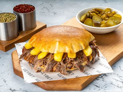 Tombik Ekmek Arası Et Döner