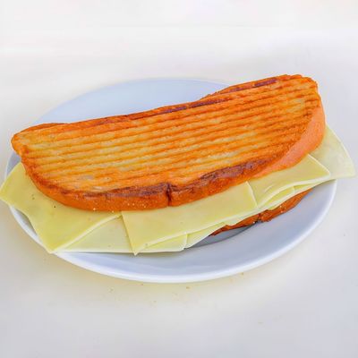 Ayvalık Ekmeğine Zeytin Ezmeli & Peynirli Tost