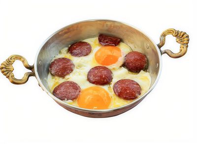 Sahanda Sucuklu Yumurta