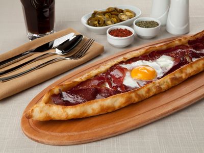 Pastırmalı Yumurtalı Pide (Açık)