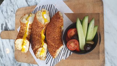 Üç Peynirli Simit Tost