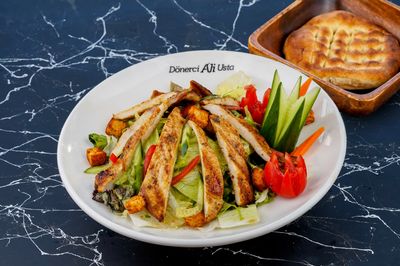 Tavuklu Sezar Salata