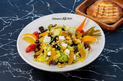 Akdeniz Salatası