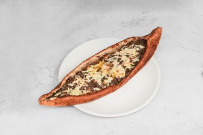 Kıymalı Kaşarlı Pide