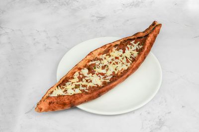 Kuşbaşılı Kaşarlı Pide