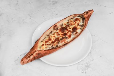 Kavurmalı Kaşarlı Pide
