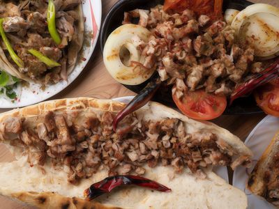 Güveçte İnce Kıyım Kokoreç