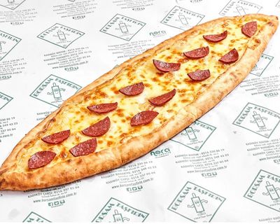 Kaşarlı Sucuklu Yumurtalı Pide
