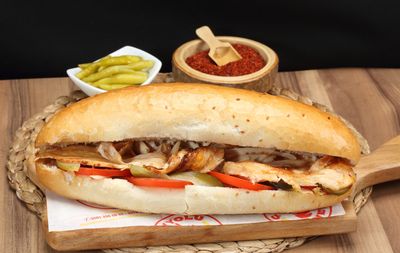 Ekmek Arası Tavuk Döner