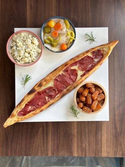 Pastırmalı Kaşarlı Pide