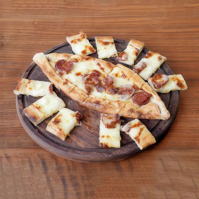 Sucuklu Kaşarlı Pide