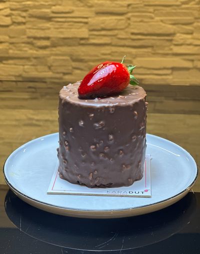 Çikolatalı & Çİlekli Pasta (2 Kişilik)