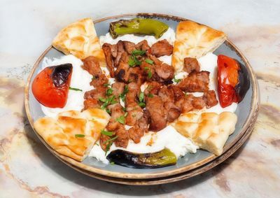 Alinazik (Terbiyeli Kuzu Şişten)