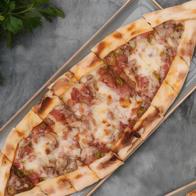 Kuşbaşılı Kaşarlı Pide