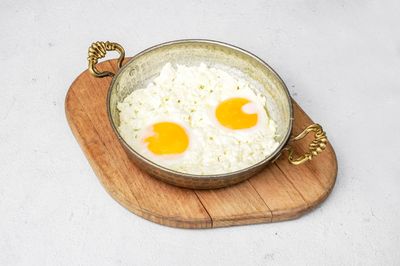 Sahanda Peynirli Yumurta