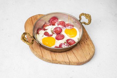 Sahanda Sucuklu Yumurta