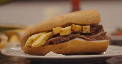 Büyük Yarım Ekmek Arası Et Döner