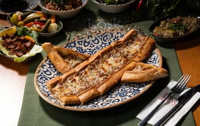 Kıymalı Kaşarlı Pide