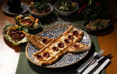 Sucuklu Kaşarlı Pide