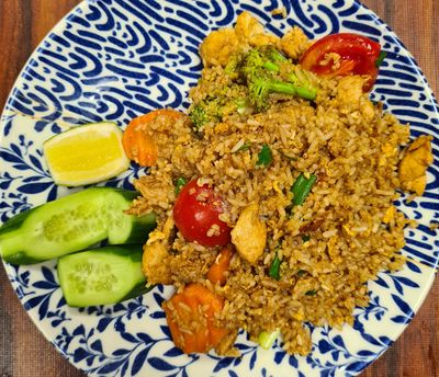 Thai Usulü Kızarmış Pilav (Tavuk) - Thai Fried Rice (Chicken)