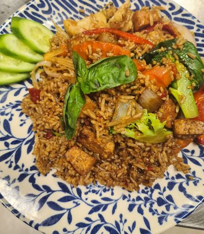 Fesleğenli Kızarmış Pilav (Tavuk) - Krapow Fried Rice (Chicken)