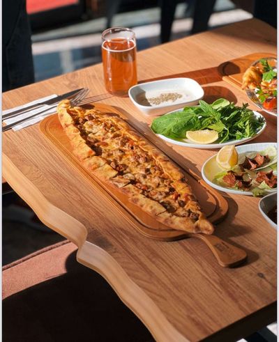 Kuşbaşılı Kaşarlı Pide