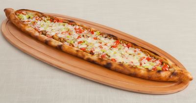 Mantarlı Domatesli Biberli Kaşarlı Pide