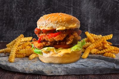 Ohannes Crispy Chicken Burger