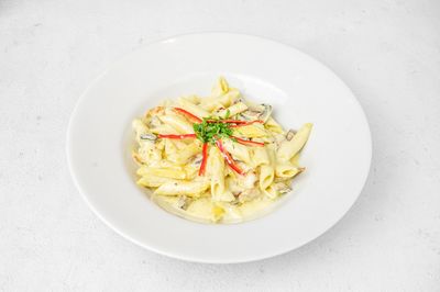 Fesleğen Soslu Kremalı Kestane Mantarlı Tavuklu Penne